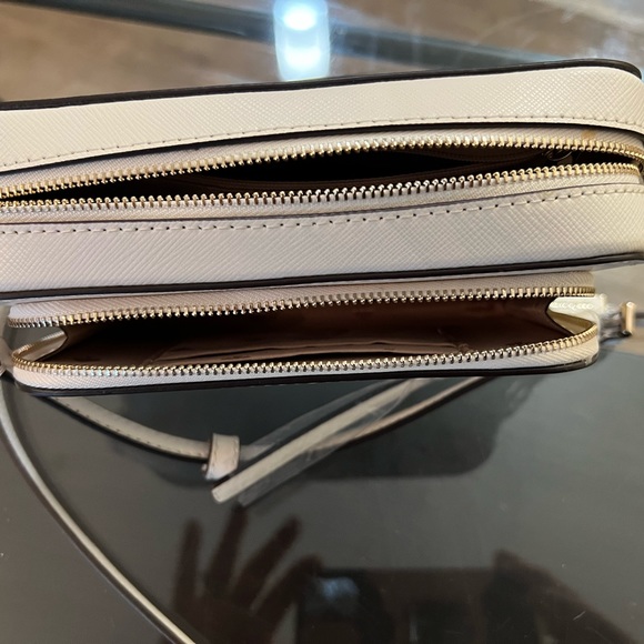 Kate Spade Cream Small Dual Zip Around Crossbody With burgundy Sparkle Key Chain - Picture 2 of 5